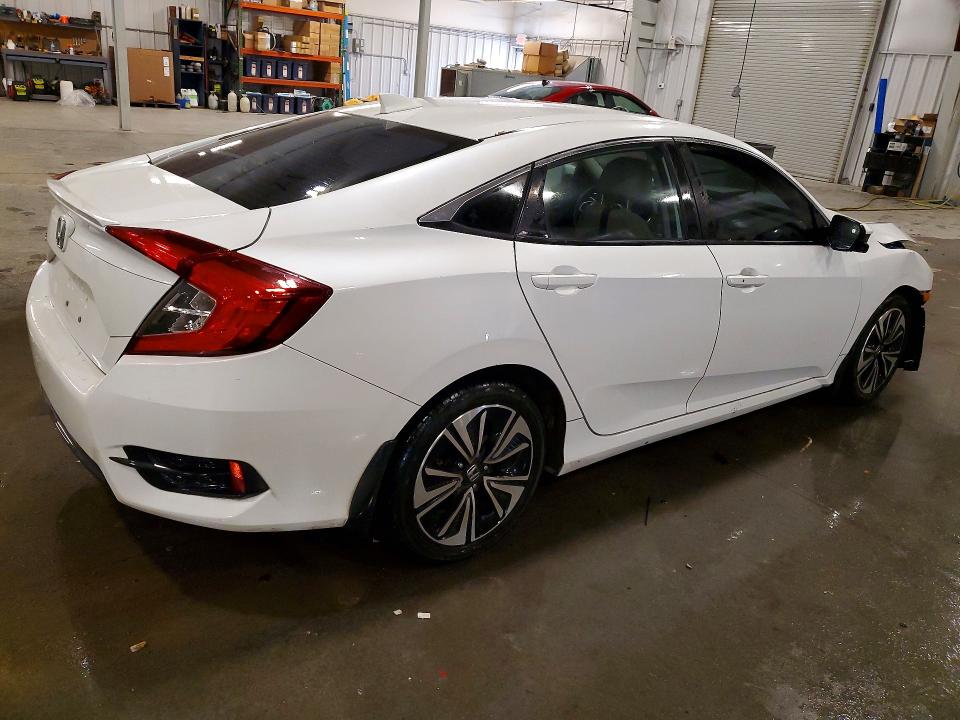 Photo 3 from auction – 2016 HONDA CIVIC with VIN 19XFC1F30GE012711