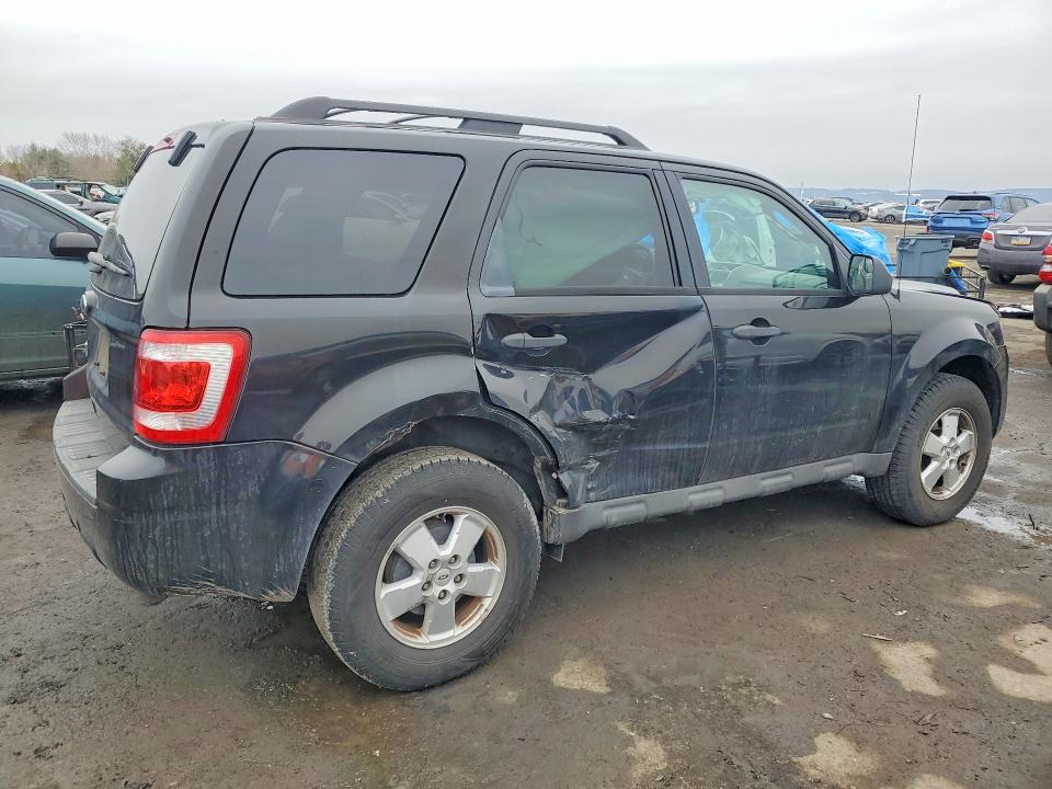 Photo 3 from auction – 2011 FORD ESCAPE with VIN 1FMCU0D72BKB17106