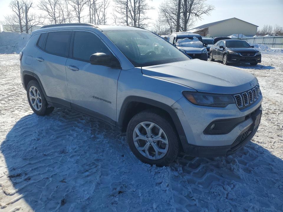 Photo 4 from auction – 2024 JEEP COMPASS with VIN 3C4NJDBN2RT107778