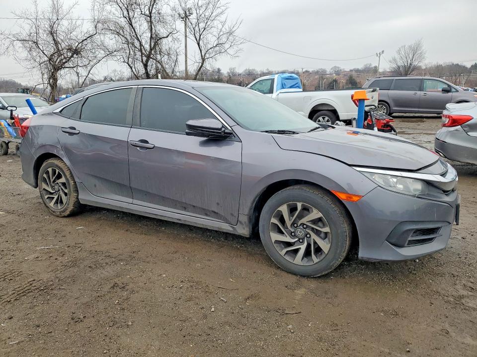 Photo 4 from auction – 2018 HONDA CIVIC with VIN 19XFC2F76JE031781