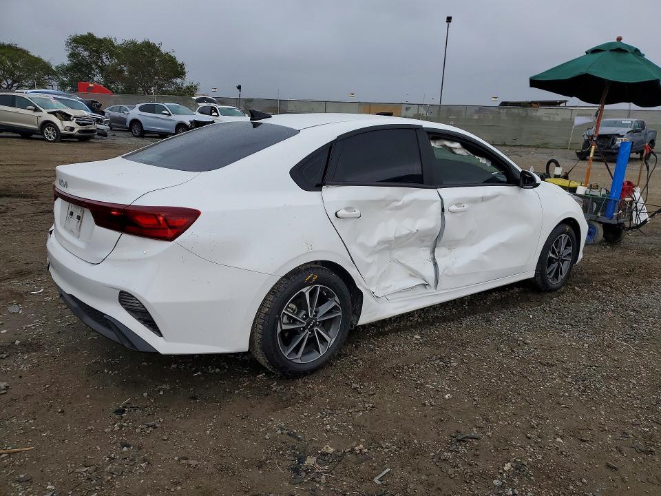 Photo 3 from auction – 2023 KIA FORTE with VIN 3KPF24AD3PE650102