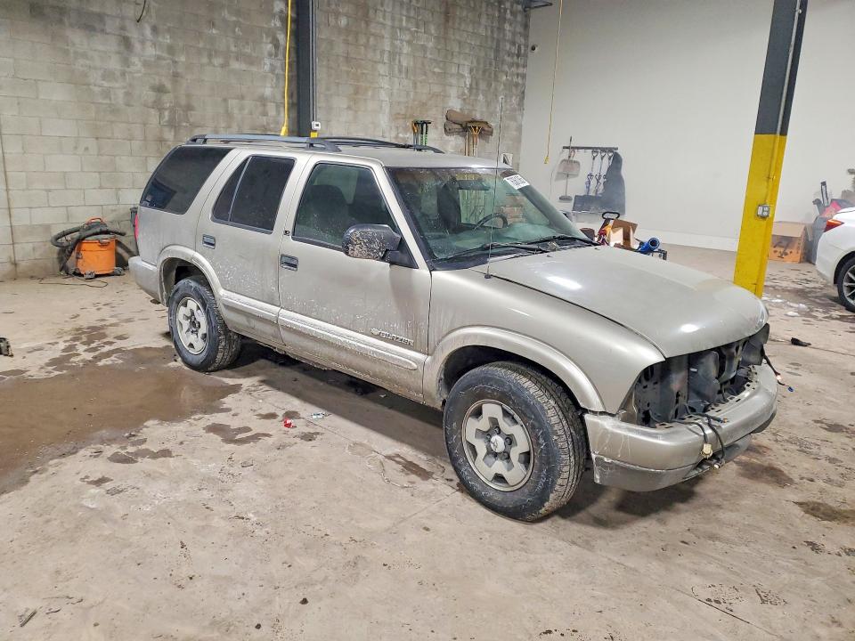 Photo 4 from auction – 2002 CHEVROLET BLAZER with VIN 1GNDT13W42K199745