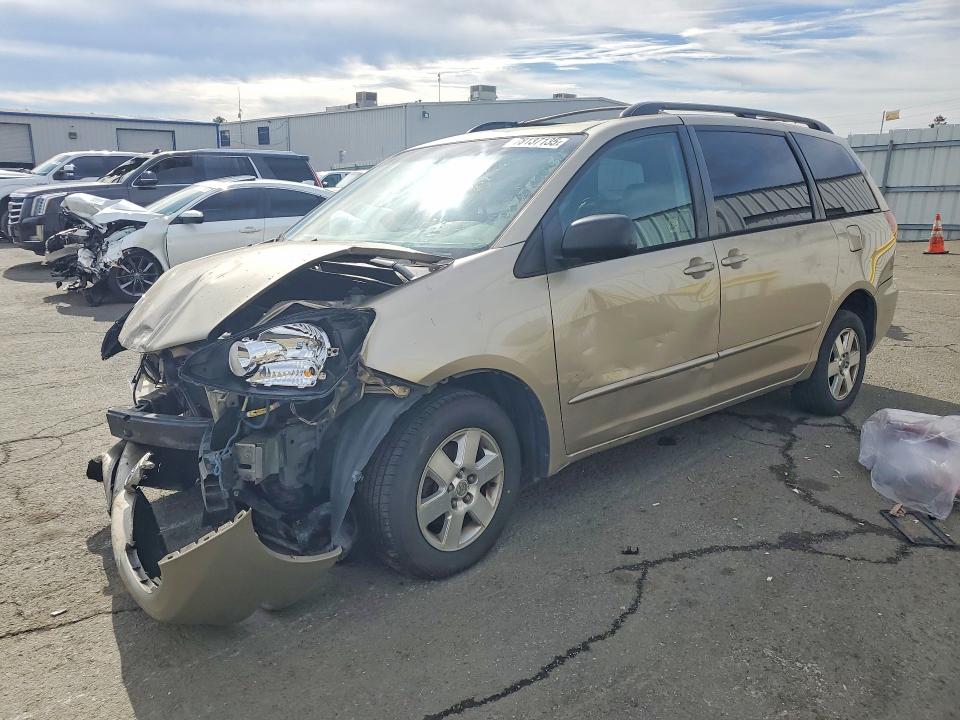 TOYOTA SIENNA 2005 with VIN 5TDZA23C25S256909 - Photo from auction