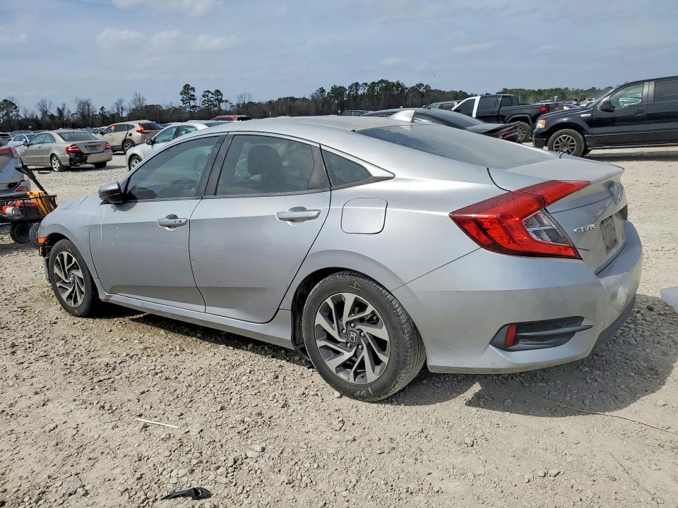 Photo 2 from auction – 2018 HONDA CIVIC with VIN 19XFC2F76JE012485
