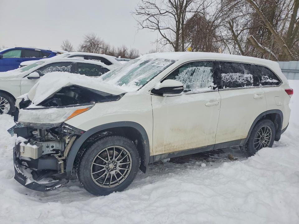 TOYOTA HIGHLANDER 2019 with VIN 5TDZZRFH7KS300374 - Photo from auction