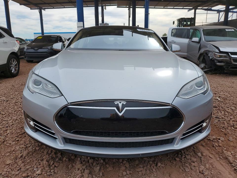 Photo 5 from auction – 2013 TESLA MODEL S with VIN 5YJSA1CP1DFP07698