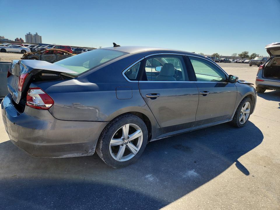 Photo 3 from auction – 2015 VOLKSWAGEN PASSAT with VIN 1VWAT7A34FC120787