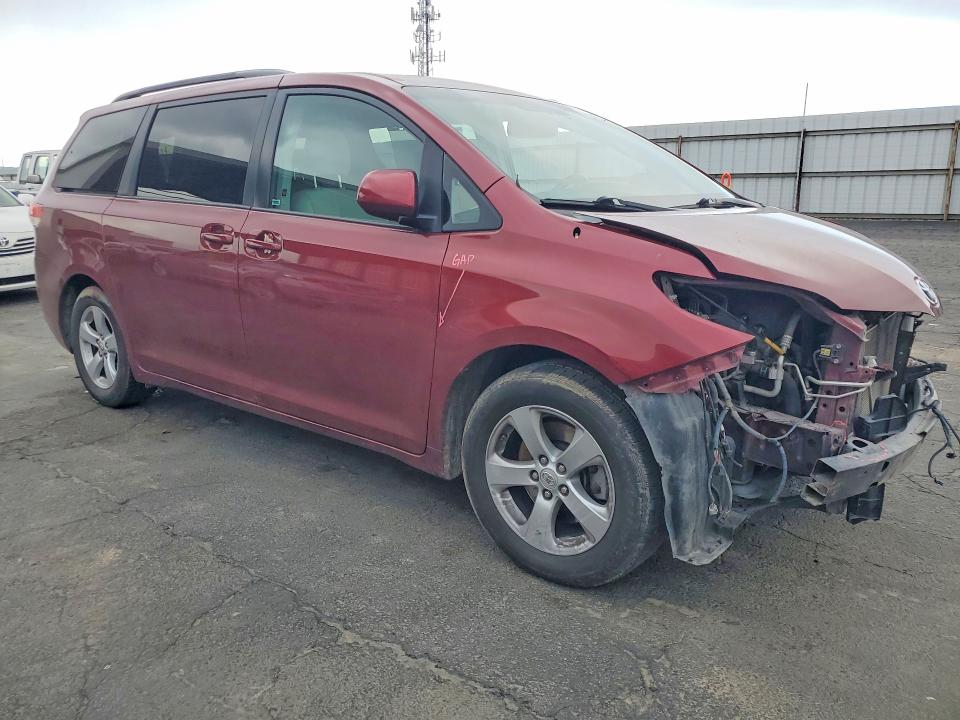 Photo 4 from auction – 2012 TOYOTA SIENNA with VIN 5TDKK3DC3CS215527