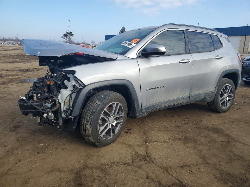 JEEP COMPASS 2019 with VIN 3C4NJCBB6KT614642 - Photo from auction