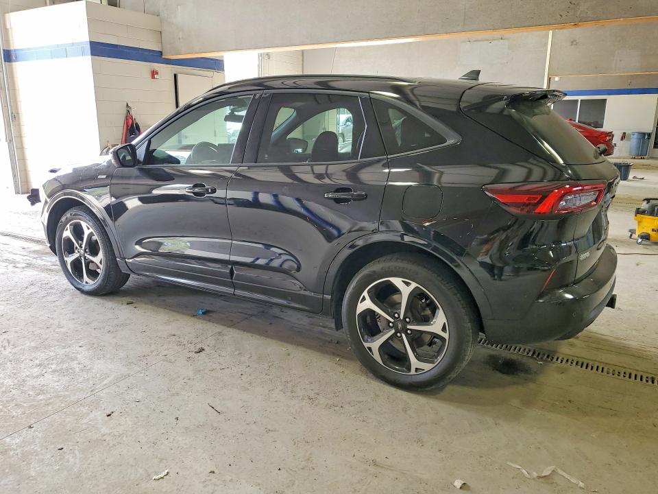 Photo 2 from auction – 2023 FORD ESCAPE with VIN 1FMCU9NA0PUB19463
