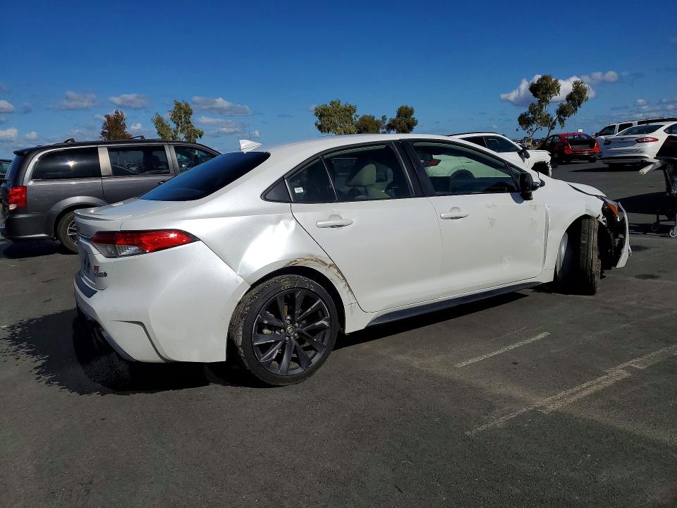 Photo 3 from auction – 2024 TOYOTA COROLLA with VIN JTDBCMFE6R3032960