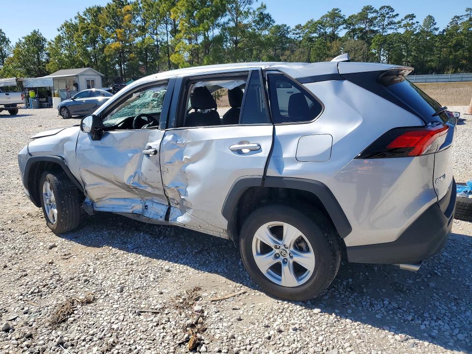 Photo 2 from auction – 2021 TOYOTA RAV4 XLE with VIN 2T3W1RFV2MW126697