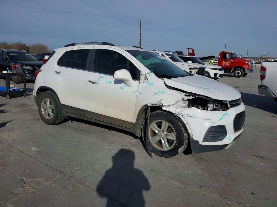 Photo 4 from auction – 2018 CHEVROLET TRAX with VIN KL7CJLSB8JB705710