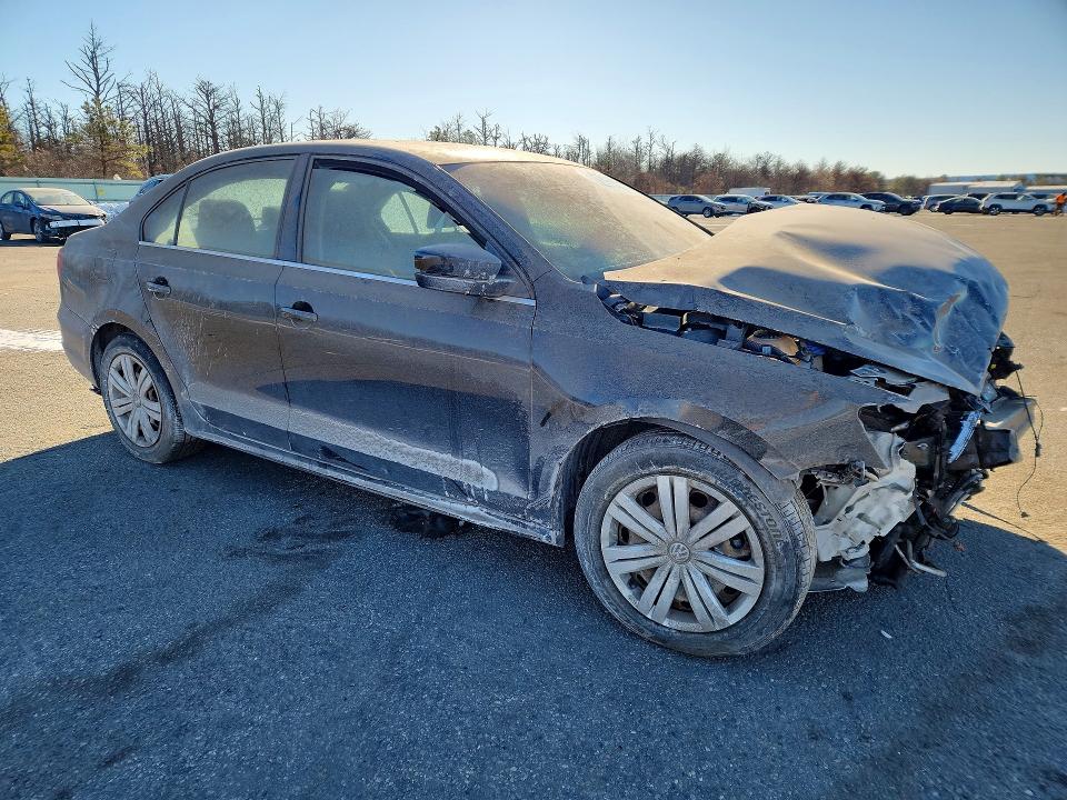 Zdjęcie 4 z aukcji – 2017 VOLKSWAGEN JETTA S z VIN 3VW2B7AJ4HM404069