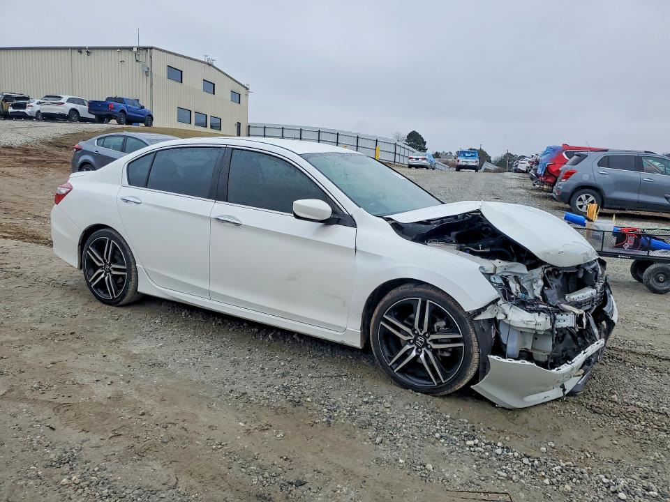 Photo 4 from auction – 2017 HONDA ACCORD with VIN 1HGCR2F10HA290939