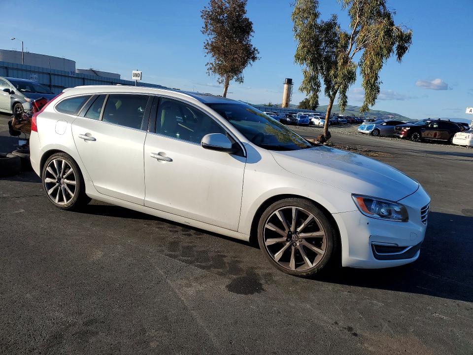 Photo 4 from auction – 2015 VOLVO V60 PREMIE with VIN YV140MEK2F1270122