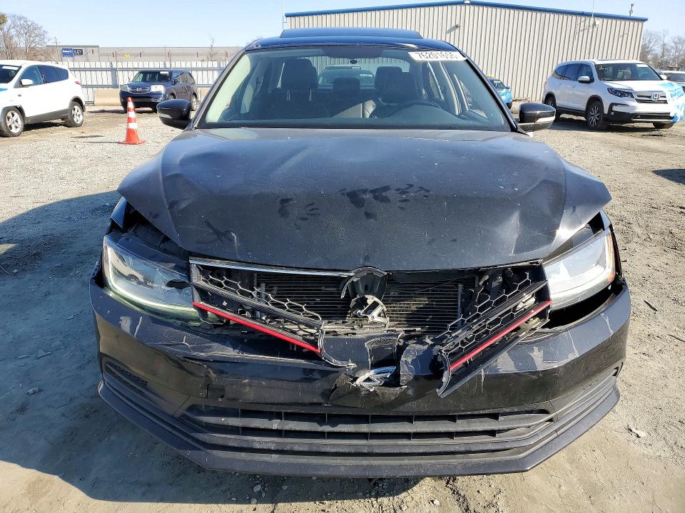 Photo 5 from auction – 2017 VOLKSWAGEN JETTA with VIN 3VWDB7AJ7HM228417