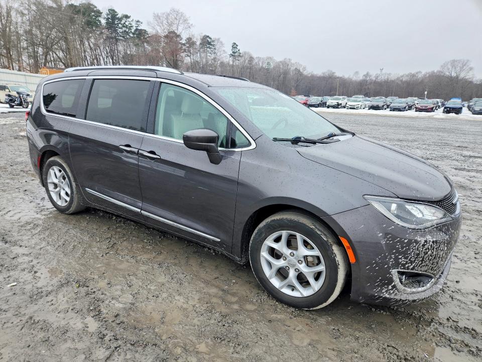 Photo 4 from auction – 2018 CHRYSLER PACIFICA with VIN 2C4RC1BG1JR114370