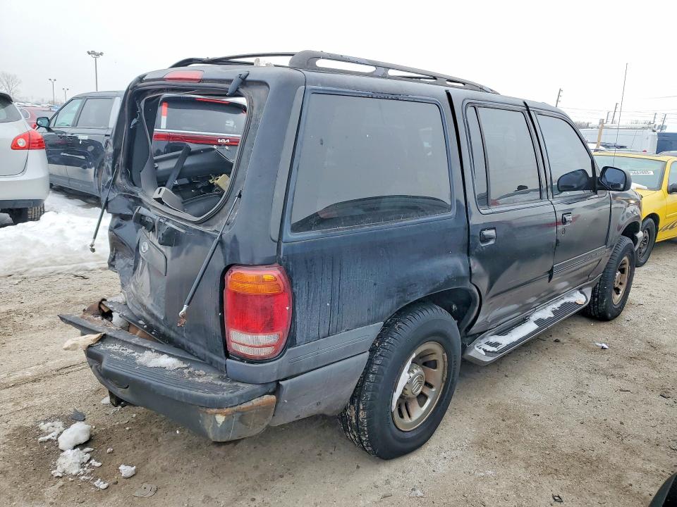 Photo 3 from auction – 2000 MERCURY MOUNTAINEE with VIN 4M2ZU86P8YUJ27821