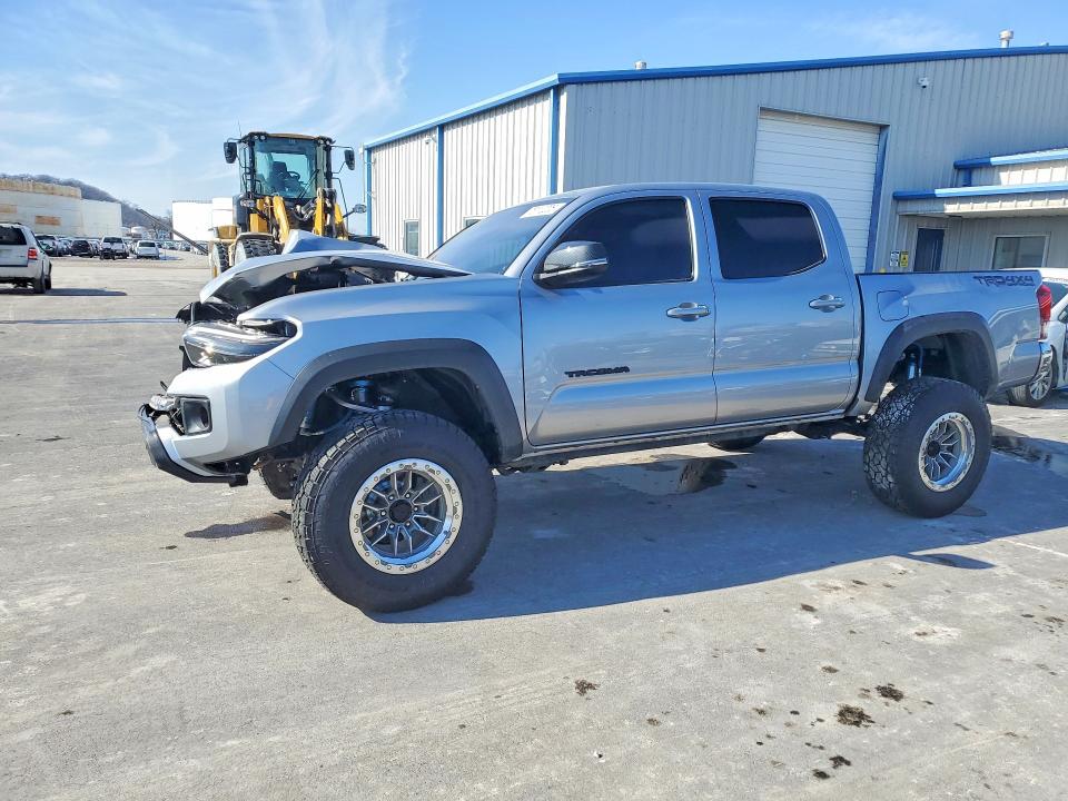 TOYOTA TACOMA 2017 with VIN 5TFCZ5AN3HX080343 - Photo from auction