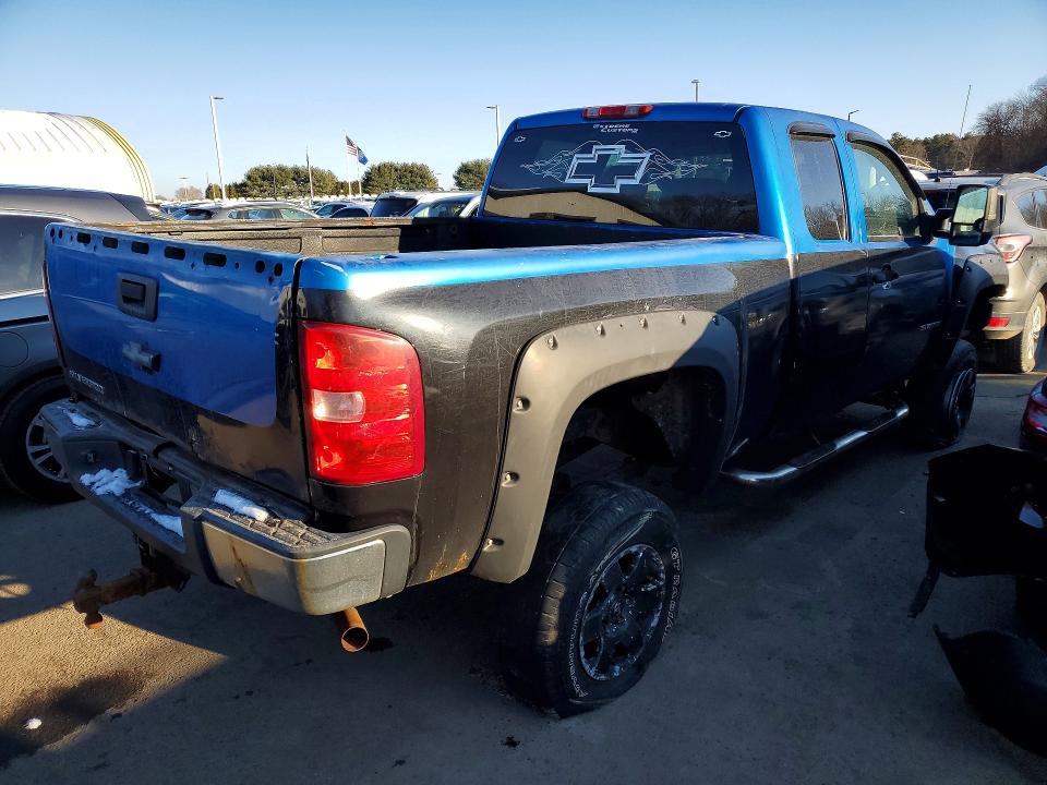 Фото 3 с аукциона – 2007 CHEVROLET SILVERADO с VIN 2GCEK19J571703500