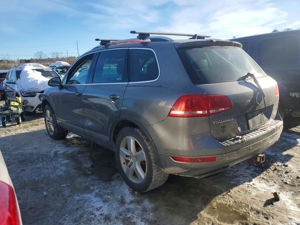 Photo 2 from auction – 2011 VOLKSWAGEN TOUAREG with VIN WVGFF9BP9BD000934