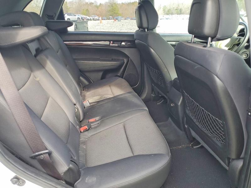 Photo 11 from auction – 2011 KIA SORENTO with VIN 5XYKT4A13BG119026