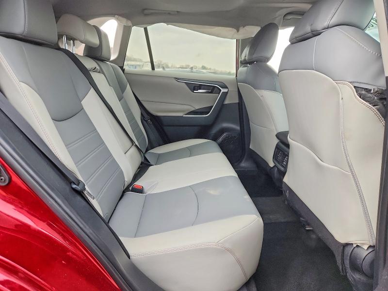 Photo 11 from auction – 2020 TOYOTA RAV4 with VIN 2T3A1RFV2LC123728