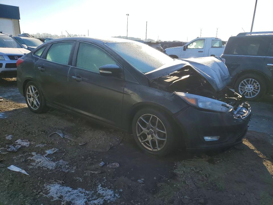 Photo 4 from auction – 2015 FORD FOCUS with VIN 1FADP3F22FL264678