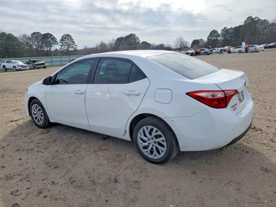 Photo 2 from auction – 2018 TOYOTA COROLLA with VIN 5YFBURHE3JP828259
