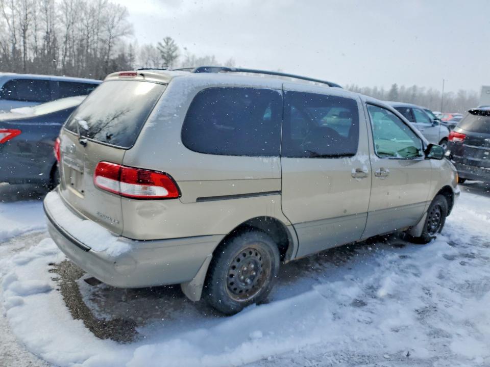 Photo 3 from auction – 2002 TOYOTA SIENNA with VIN 4T3ZF13C52U429778