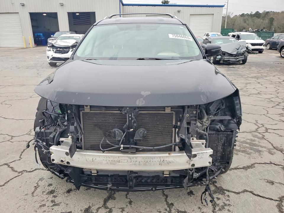 Photo 5 from auction – 2017 NISSAN PATHFINDER with VIN 5N1DR2MN4HC643658