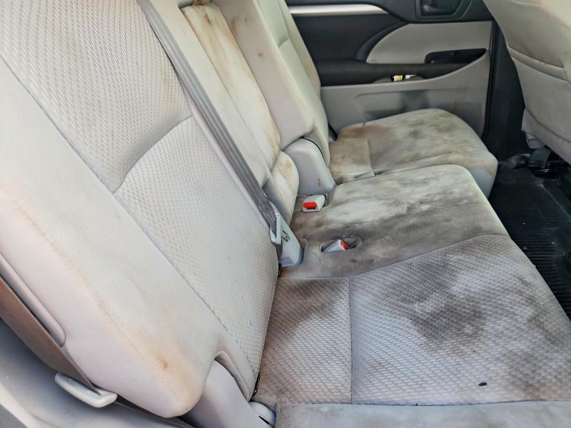 Photo 11 from auction – 2018 TOYOTA HIGHLANDER with VIN 5TDZARFH8JS037382