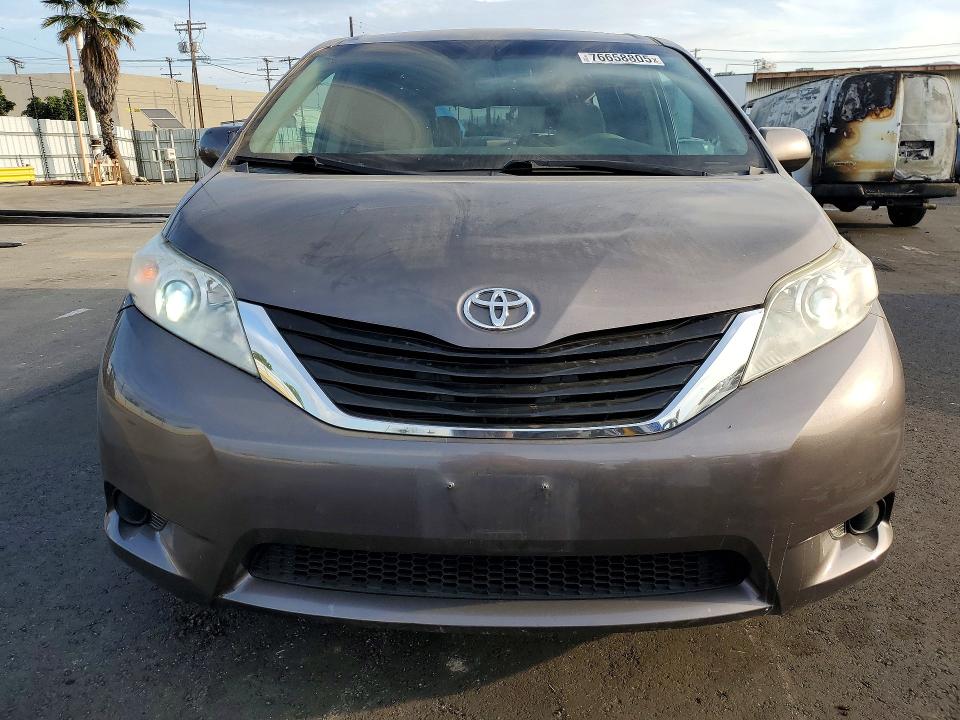 Photo 5 from auction – 2013 TOYOTA SIENNA with VIN 5TDKK3DC2DS357451