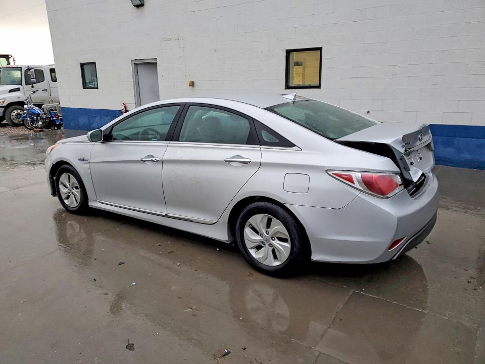 Photo 2 from auction – 2013 HYUNDAI SONATA HYB with VIN KMHEC4A41DA066154