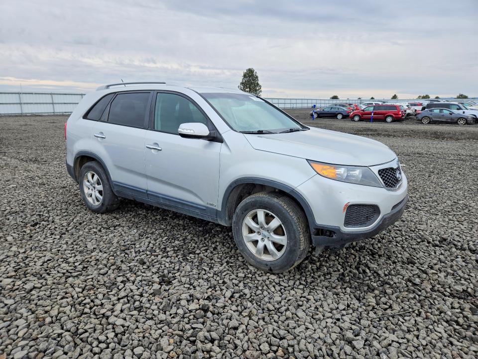 Photo 4 from auction – 2013 KIA SORENTO LX with VIN 5XYKTDA2XDG378348