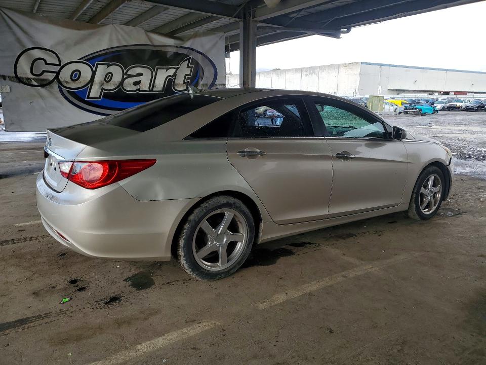 Photo 3 from auction – 2011 HYUNDAI SONATA with VIN 5NPEB4AC6BH200242
