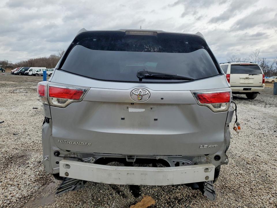 Photo 6 from auction – 2015 TOYOTA HIGHLANDER with VIN 5TDBKRFH8FS140534