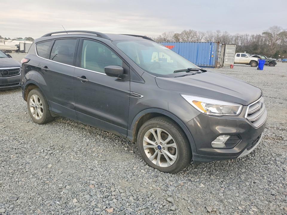 Photo 4 from auction – 2018 FORD ESCAPE with VIN 1FMCU0GD5JUC57414