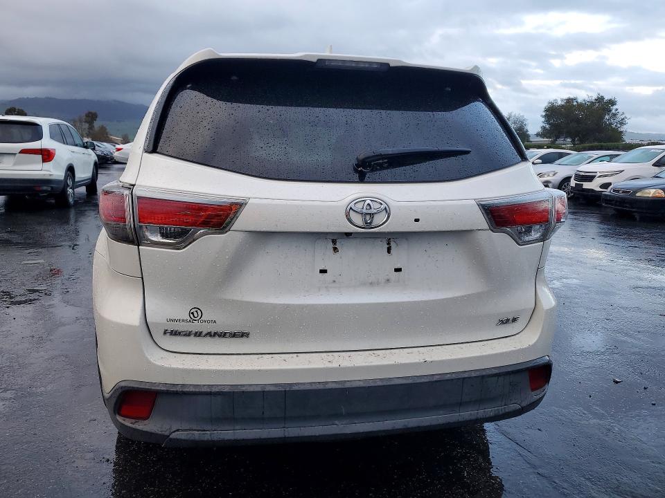 Zdjęcie 6 z aukcji – 2015 TOYOTA HIGHLANDER z VIN 5TDKKRFH8FS052177