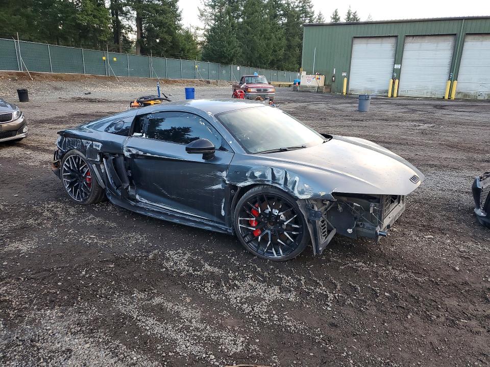 Photo 4 from auction – 2018 AUDI R8 with VIN WUABAAFX7J7902446
