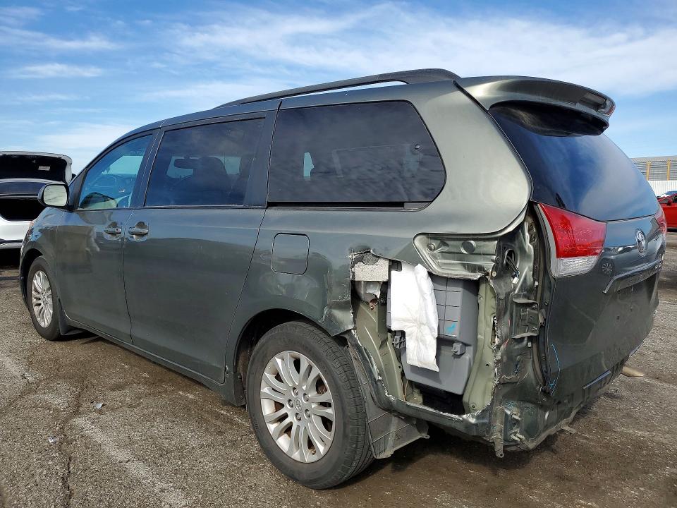 Photo 2 from auction – 2011 TOYOTA SIENNA with VIN 5TDYK3DC3BS032122