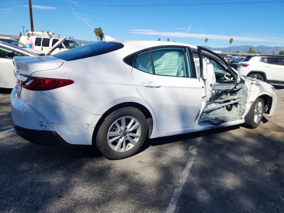 Zdjęcie 3 z aukcji – 2025 TOYOTA CAMRY z VIN 4T1DAACK2SU581297