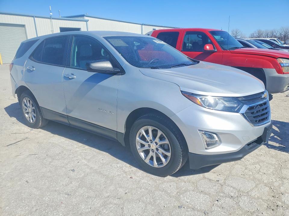 Photo 4 from auction – 2020 CHEVROLET EQUINOX with VIN 2GNAXHEV4L6120907