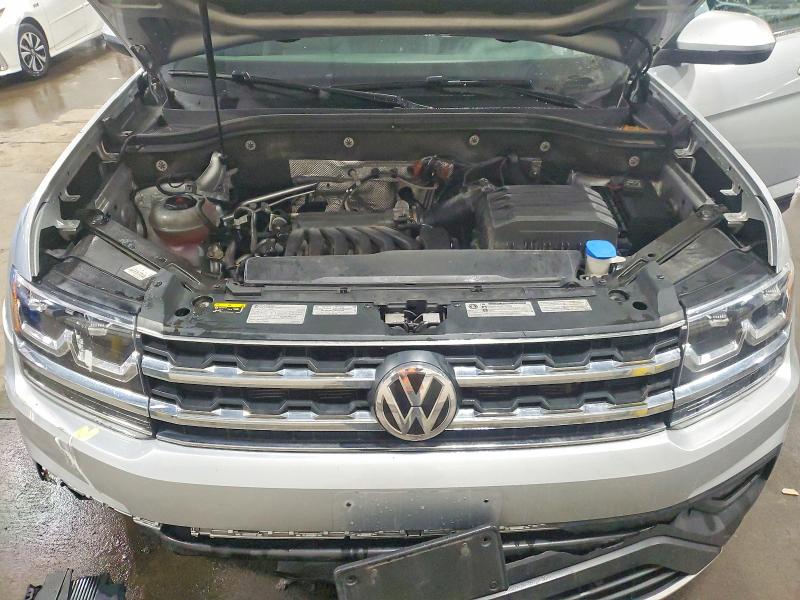 Photo 12 from auction – 2018 VOLKSWAGEN ATLAS SE with VIN 1V2LR2CA7JC578078