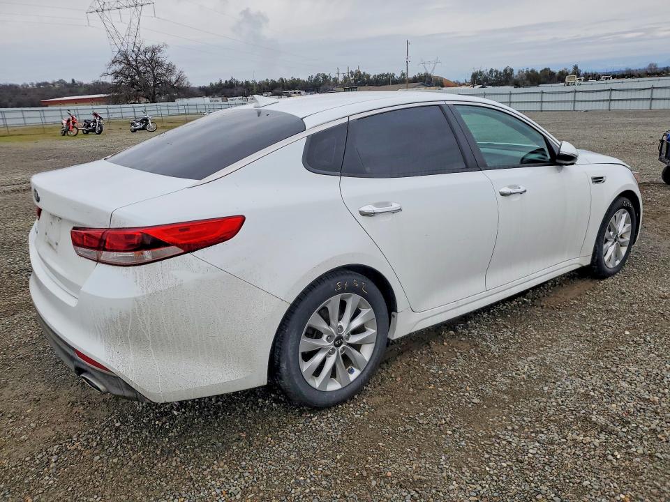 Photo 3 from auction – 2017 KIA OPTIMA with VIN 5XXGT4L30HG166385