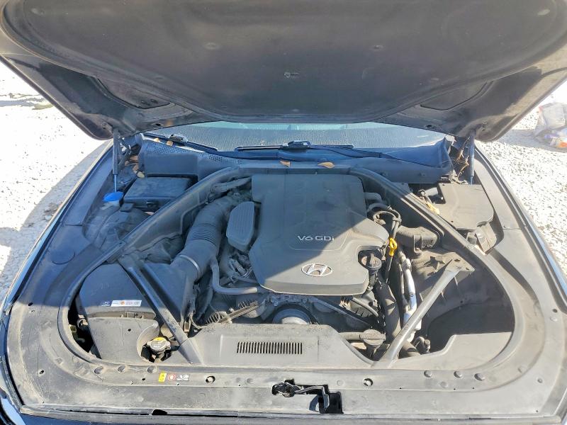 Photo 11 from auction – 2015 HYUNDAI GENESIS with VIN KMHGN4JE4FU093796