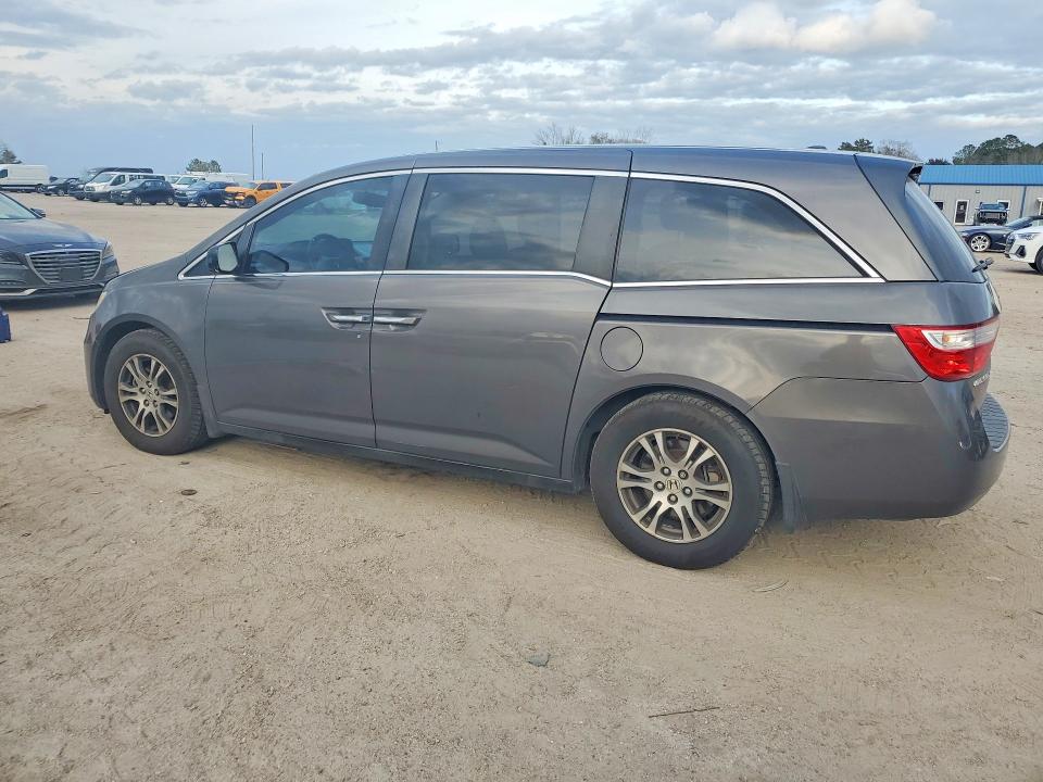 Photo 2 from auction – 2013 HONDA ODYSSEY with VIN 5FNRL5H63DB082401