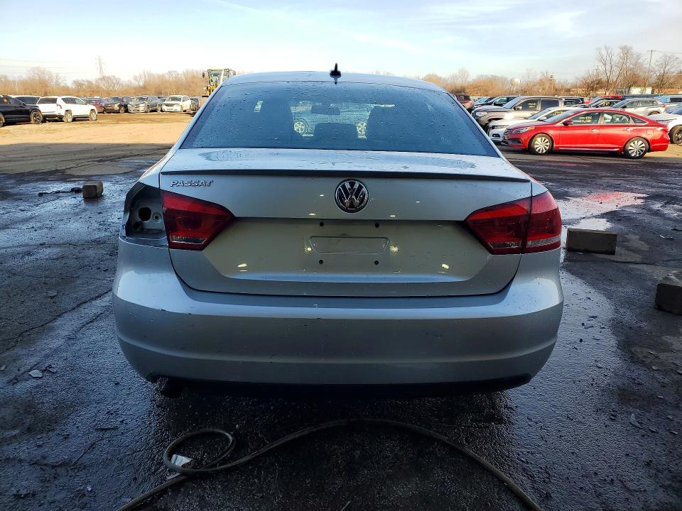 Photo 6 from auction – 2014 VOLKSWAGEN PASSAT with VIN 1VWAP7A32EC005401