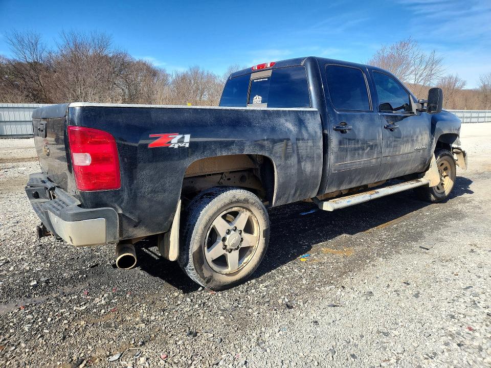 Photo 3 from auction – 2011 CHEVROLET SILVERADO LD with VIN 1GC1KYE85BF256209